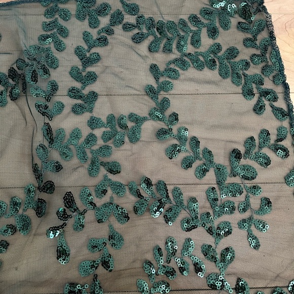 Tablecloth Overlay Set - Picture 2 of 4